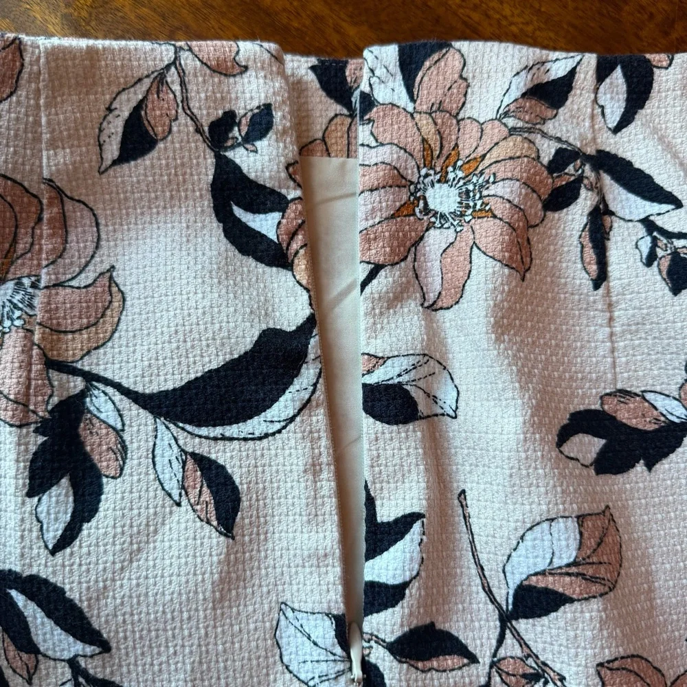 Ann Taylor Textured Floral Pencil Skirt - Picture 7 of 7